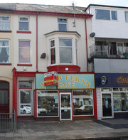 Large 4 bedroom 3 story property with cafe on ground floor